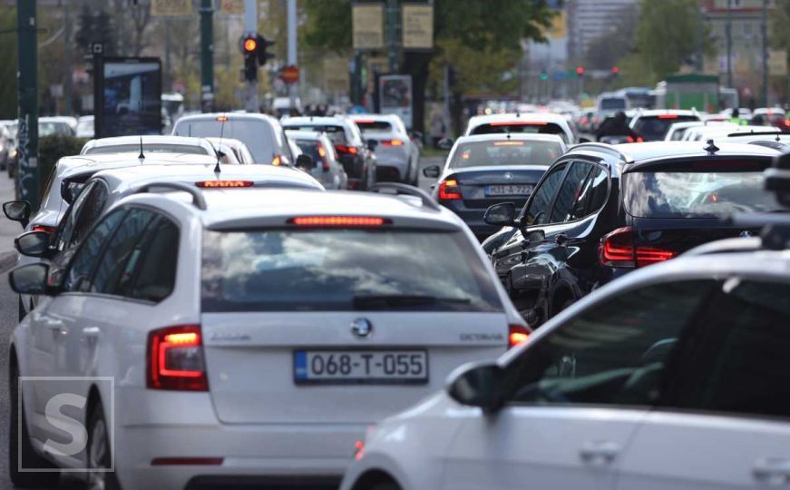 Brojni izazovi pred vozačima: Na jednom putnom pravcu očekuje se pojačana frekvencija saobraćaja