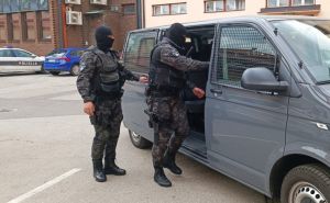 Brza akcija policije: Uhapšen muškarac u Lukavcu zbog nasilja u porodici
