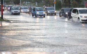 Haos u Sarajevu, još jedna cesta poplavljena: 'Moglo bi se i zaplivati'