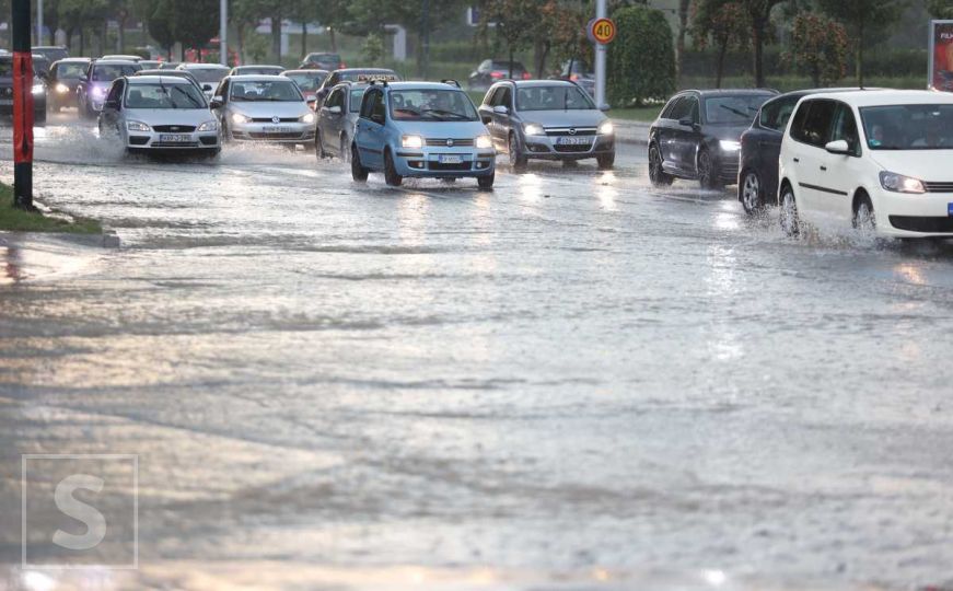 Haos u Sarajevu, još jedna cesta poplavljena: 'Moglo bi se i zaplivati'