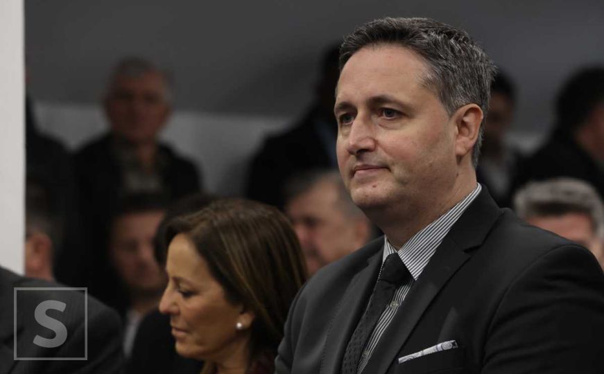 Denis Bećirović reagovao na optužbe: 'Ne postoji član Predsjedništva koji nije koristio VIP salone'