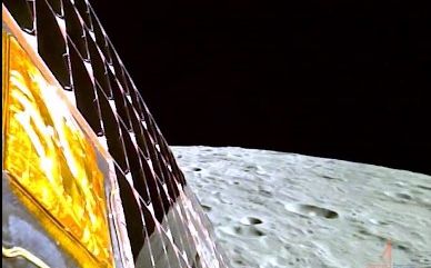 Historijski uspjeh indijske tehnologije: Letjelica slijeće na Mjesec, snimila nevjerovatne kadrove