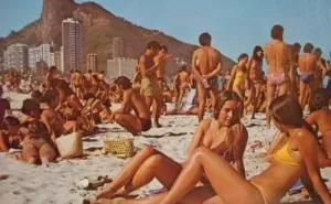 Slika sa plaže iz 70-ih izazvala burnu raspravu: Kako su svi tad bili mršavi? Evo objašnjenja...