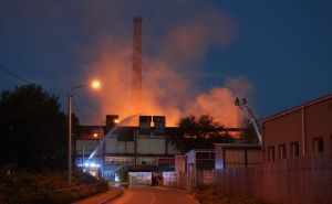 Banjalučke vatrogasce čeka besana noć: Požar u fabrici papira stavljen pod kontrolu