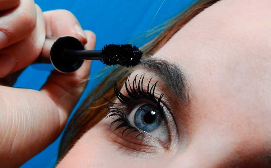 Make up trik: Evo kako postići duge i bujne trepavice