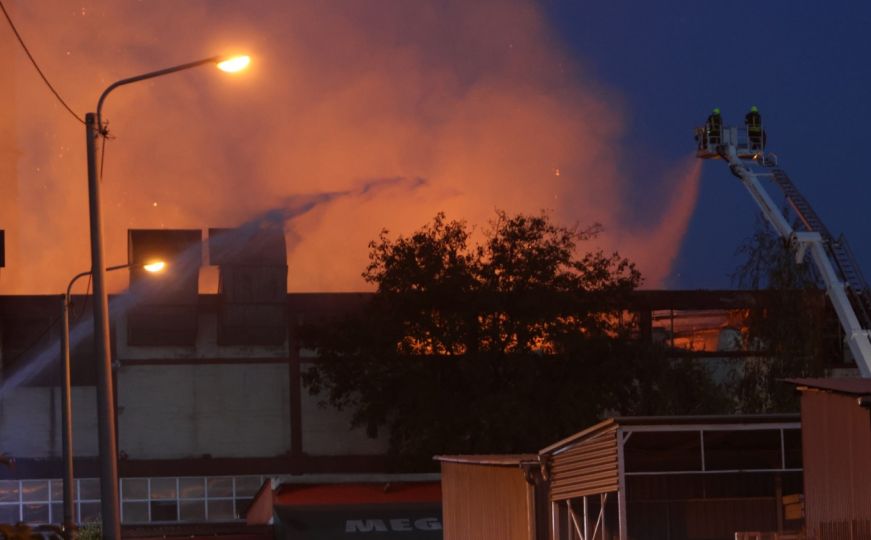 Nove informacije o požaru u fabrici papira u Banjoj Luci: Nekoliko radnika se nagutalo dima