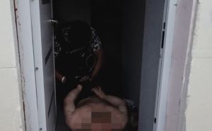 Horor u bh. komšiluku: Nepokretnu mamu držao u fekalijama, zlostavljao sina i kćerku