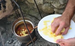 Višesatno kuhanje u bakrenom loncu: Donosimo vam recept za tradicionalni Hercegovački lonac