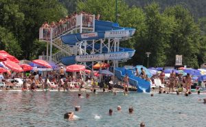 Tragedija na poznatom jezeru u BiH: Preminula žena nakon što joj je pozlilo