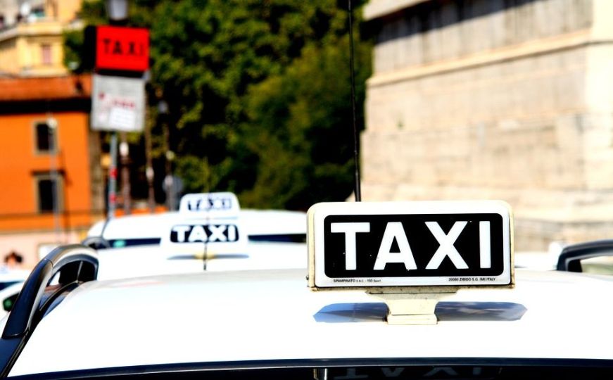Pokušao prevariti turiste: Vožnju od sedam minuta taksista htio naplatiti 65 KM