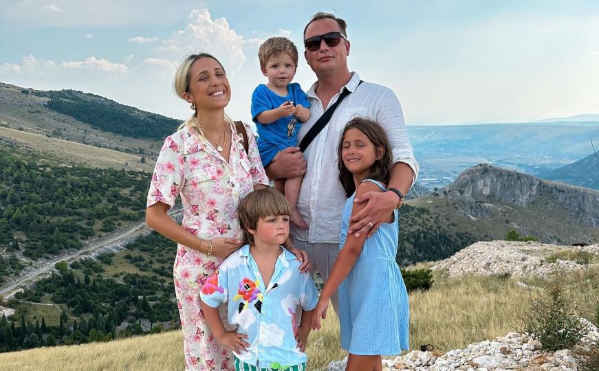 Objavila porodičnu fotografiju: Ilda Humić čeka četvrto dijete