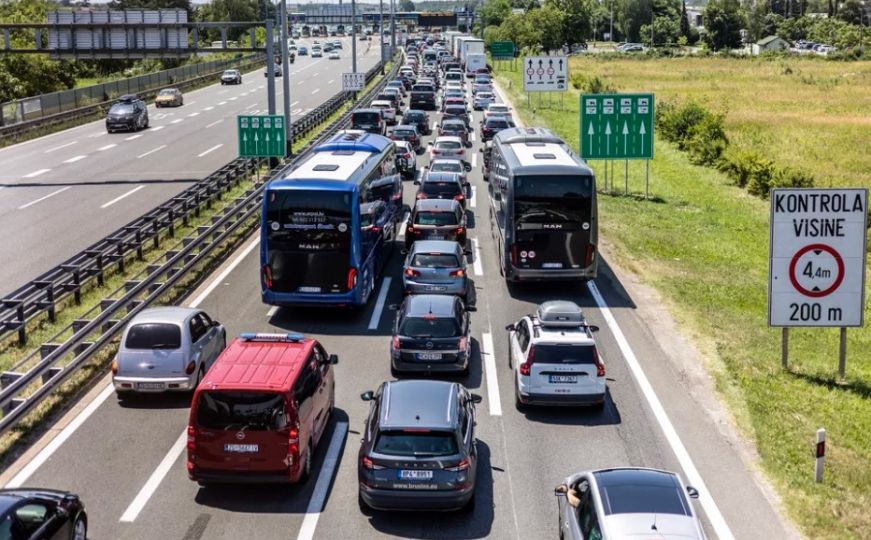 Vozači, oprez - na hrvatskim autocestama stvaraju se velike gužve: Evo gdje su 'crvene' zone