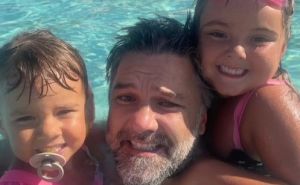 Charles Pearce doživio ljetnu nezgodu: 'Ovo je moja bolna faca'