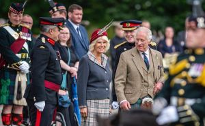 Britanska kraljevska porodica prvi put zajedno u Balmoralu nakon kraljičine smrti