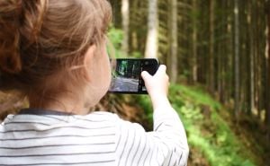 Zabrinjavajuće istraživanje: Skoro polovina roditelja ne bi znalo odgajati djecu bez mobitela