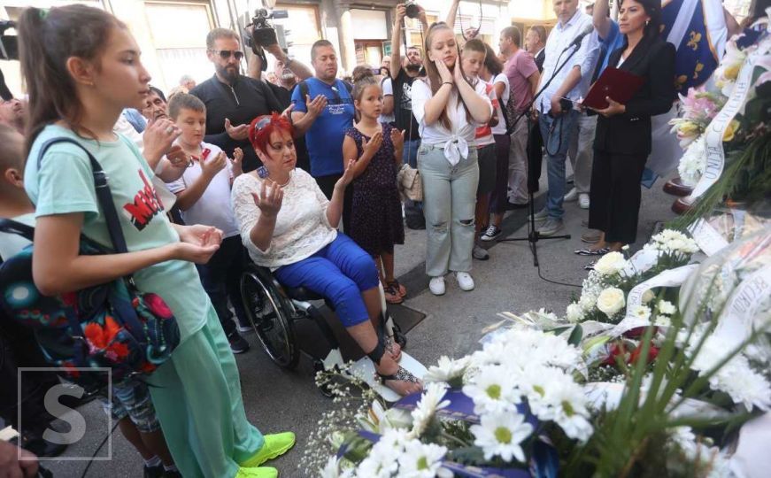 Sarajevo danas, 28 godina poslije: Tišina, suze i bol zbog 43 ubijenih Sarajlija