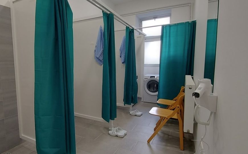 Velika akcija Pomozi.ba: U Sarajevu otvoreno prvo javno kupatilo za ljude u potrebi!