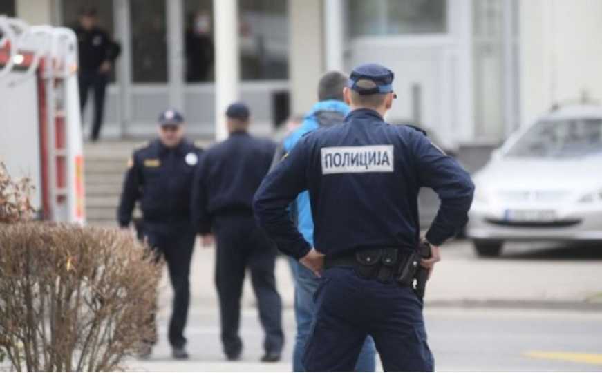 Samo u BiH: Policajac ukrao pištolje iz Policijske stanice i prodao ih za 2.300 KM
