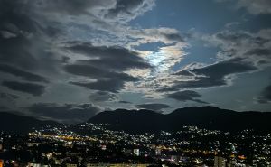Magični prizor na nebu: Pogledajte kako izgleda Plavi supermjesec iznad Sarajeva