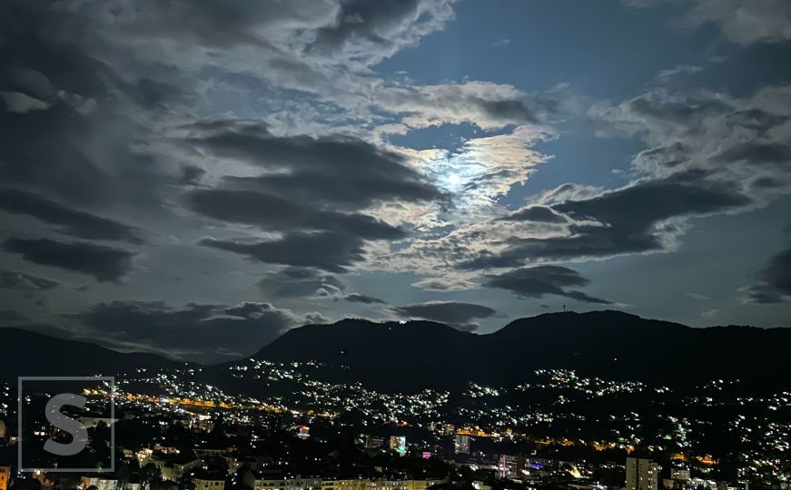 Magični prizor na nebu: Pogledajte kako izgleda Plavi supermjesec iznad Sarajeva