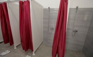 Prvo javno kupatilo za ljude u potrebi u Sarajevu: 'Ovo je odlično. Da nema njih ne znam kako bih'