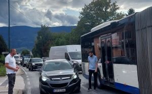 Saobraćajna nesreća u Sarajevu: Automobilom udario u autobus