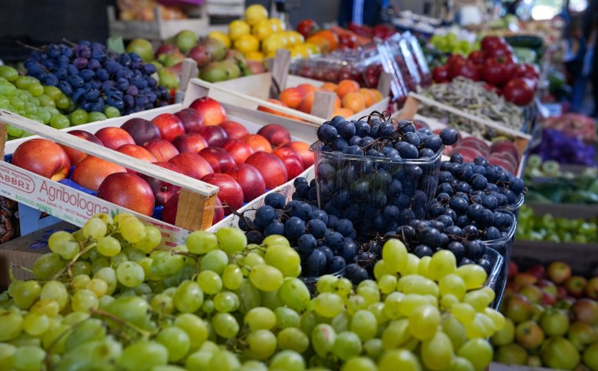 Uporozenje kupcima: Ne kupujte ovo voće uvezeno iz Srbije, sadrži pesticid koji oštećuje mozak!