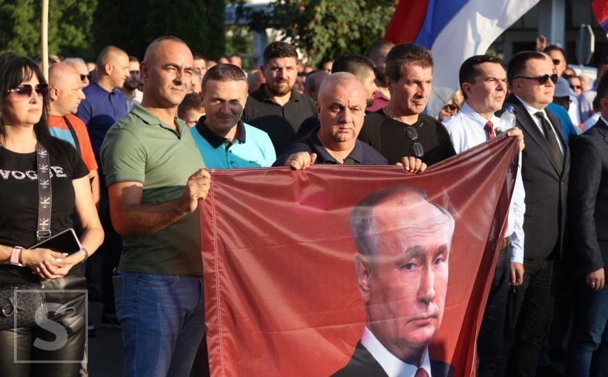 Sramotno: Na protestu pristalica Milorada Dodika istaknuta slika Vladimira Putina