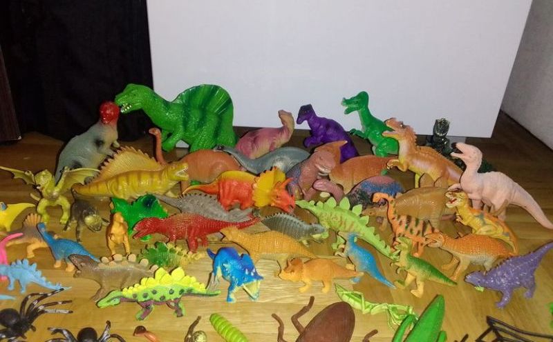 Dječak raznježio regiju: Prodaje kolekciju dinosaurusa kako bi pomogao mami Jeleni u liječenju