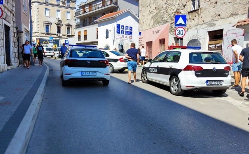 Novi snimak tuče navijača Željezničara i Veleža: Haos na ulicama Mostara