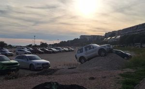 Ovo je novi hit: Pogledajte gdje je parkirao svoj automobil