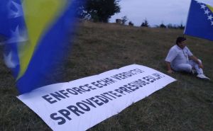 Aktivisti na 1254 metara postavili napis: "Implementirajte presude europskog suda za ljudska prava“