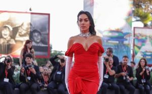 Georgina Rodriguez zablistala u elegantnoj crvenoj haljini na Venecijanskom film festivalu
