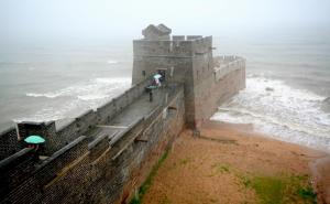 Nevjerovatno: Uhapšene dvije osobe zbog probijanja rupe u - Kineskom zidu