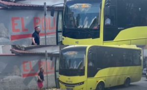 Vozač minibusa svirao pješaku u Sarajevu pa nastala drama: "Hajd' izađi. Šta je? Šta sviraš..."