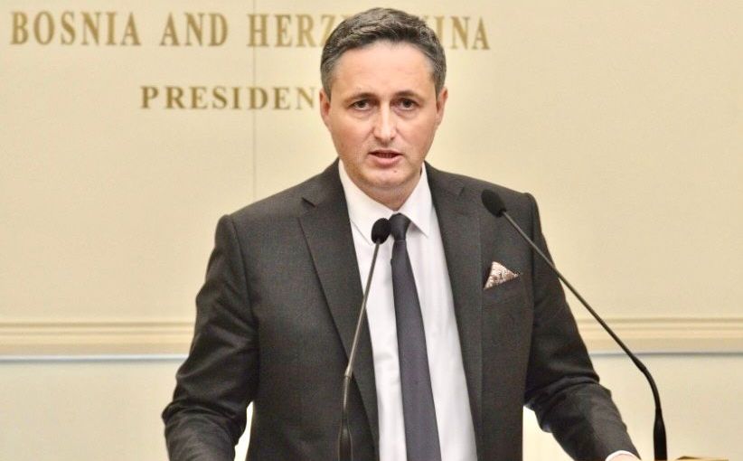 Bećirović: 'Nakon Dodikove prijetnje da će opkoliti kasarne, najava hapšenja Schmidta najopasnija'