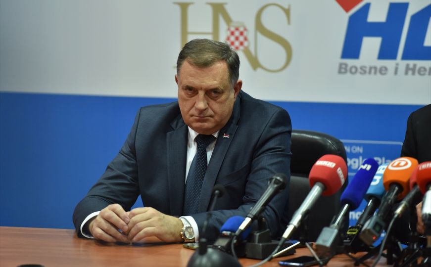 Dodik prijeti: "Kad Schmidt nametne zakon o državnoj imovini, donosimo odluku o samostalnosti"