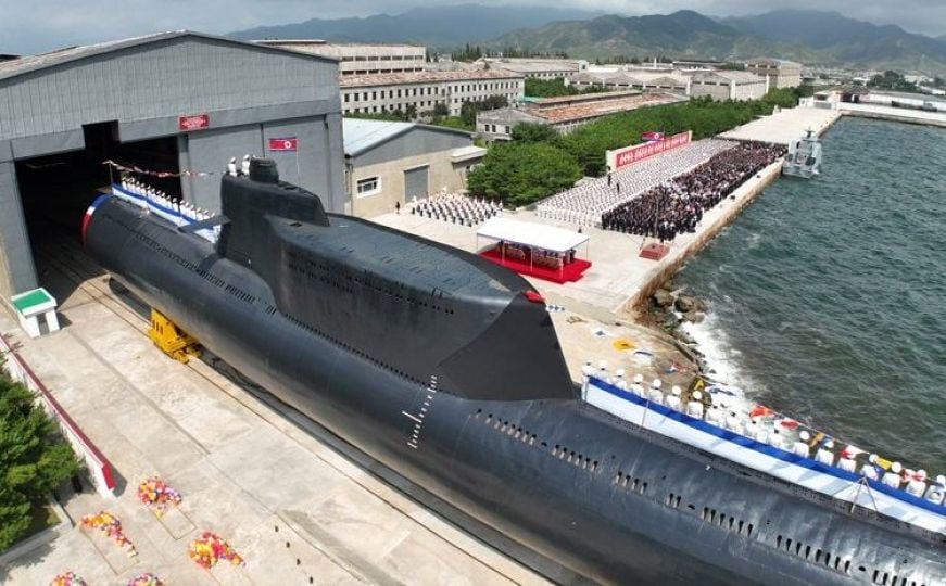 Sjeverena Koreja predstavila prvu operativnu podmornicu za nuklearne napade