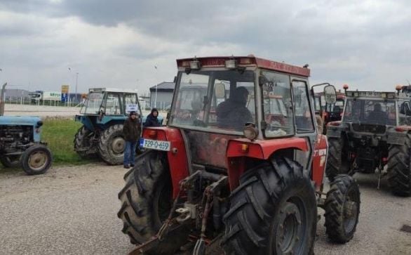 Poljoprivrednici blokirali magistralni put Lončari-Orašje: 'Možemo biti tri sata, ali i tri dana...'