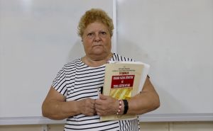 Nikad nije kasno: 72-godišnja nana upisala školu, cijeli život sanjala da nauči čitati i pisati