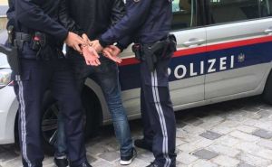 Državljanin BiH napravio haos u Beču: Izbačen iz kafane, šutirao vozila, povrijeđen policajac...