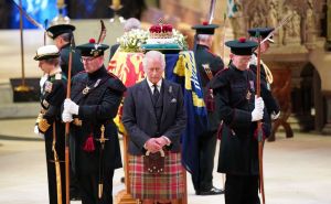 Britanija obilježava prvu godišnjicu smrti kraljice Elizabete i stupanja na tron kralja Charlesa
