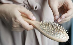 Milioni žena nasjelo je na ovaj opasan trik: Može vam uništiti kožu glave i učiniti da kosa opadne