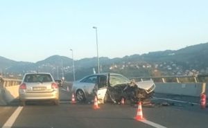 U nesreći na autoputu kod Sarajeva povrijeđene četiri osobe