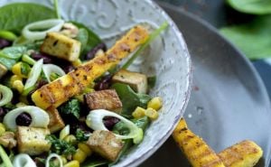 Zelena je boja zdravija: Recept za toplu salatu sa špinatom i grilanom palentom