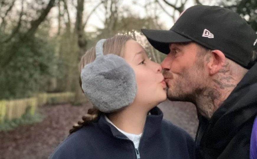 David Beckham ne odustaje uprkos kritikama: Da li je prihvatljivo ljubiti djecu u usta?