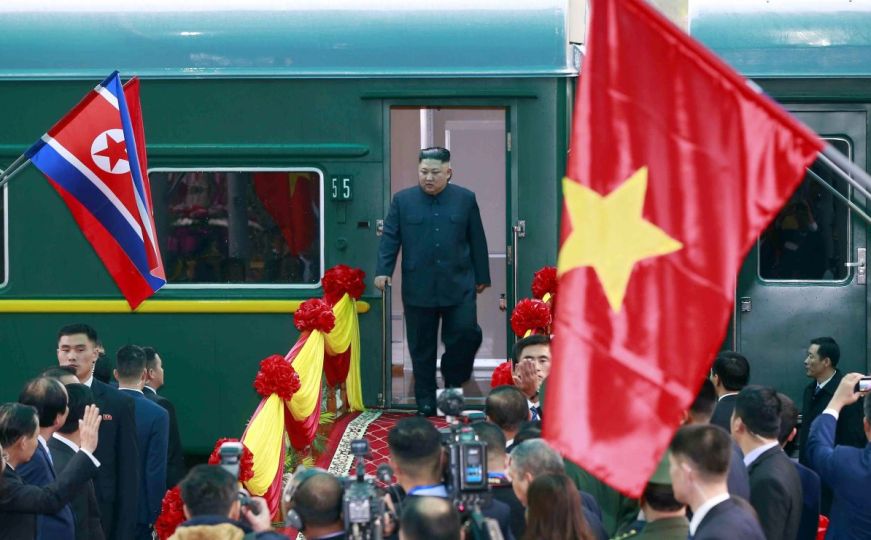 Kim Jong-Un u posjetu Vladimiru Putinu krenuo oklopnim vozom: 'Spor, blindiran i prepun vina...'