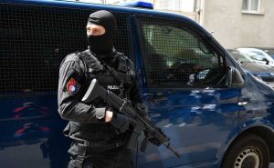 Dramatične scene u centru Sarajeva: Policajaci savladali agresivnog muškarca s nožem