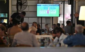 Nogometna euforija u Sarajevu: Građani i turisti bodre Zmajeve u kafićima