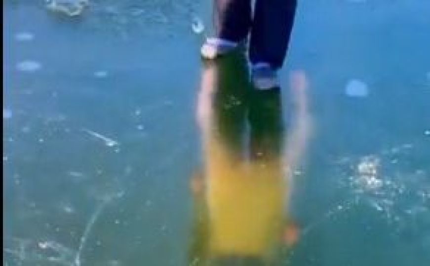 Ovaj video će vam utjerati strah u kosti: Muškarac ronio ispod leda, pa se dramatično izvukao